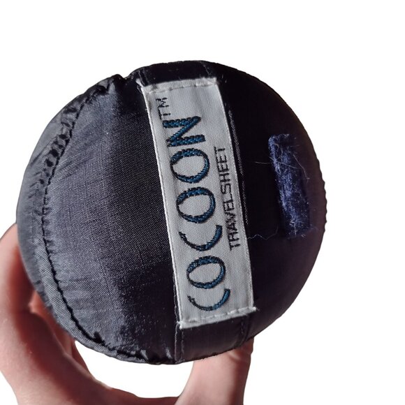 COCOON COOLMAX TRAVEL BLANKET BLACK 86"X33" NWT CAMPING PLANE ROAD TRIP - Picture 2 of 5